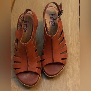 Indigo by Clark’s Wedge Heel Dark Peach Orange Color Size 7.5 High Wedge Shoe